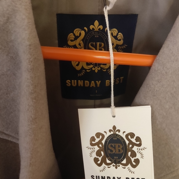 SOLD Sunday best Fitzroy coat - Picture 6 of 9